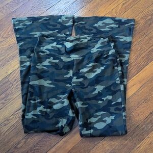 Women's Camouflage Wide Leg  Leggings Size Large